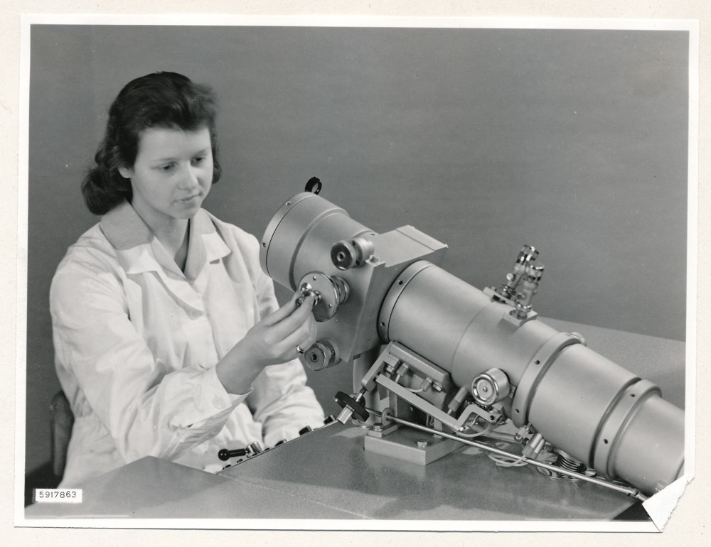 Klein Elektronenmikroskop KEM1, Bild 16; Foto, 27. Januar 1959 (www.industriesalon.de CC BY-NC-SA)