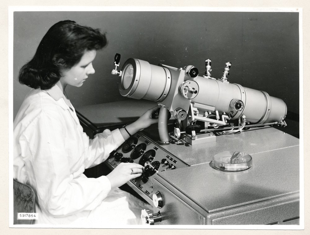 Klein Elektronenmikroskop KEM1, Bild 17; Foto, 27. Januar 1959 (www.industriesalon.de CC BY-NC-SA)