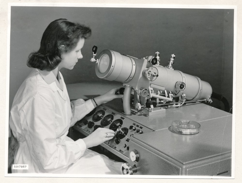 Klein Elektronenmikroskop KEM1, Bild 20; Foto, 27. Januar 1959 (www.industriesalon.de CC BY-NC-SA)