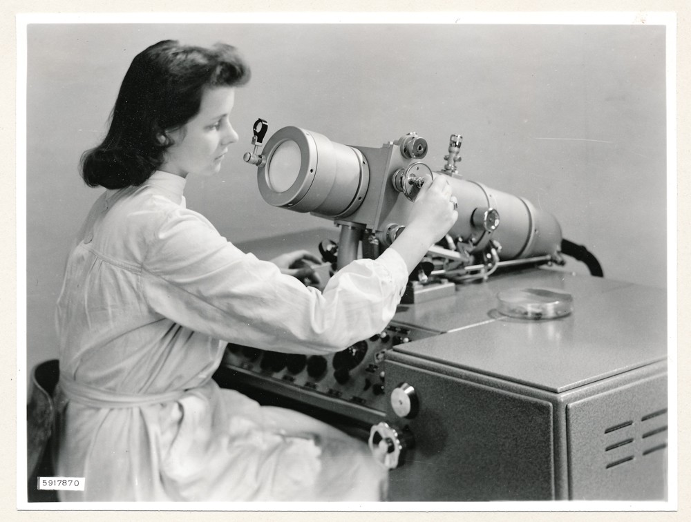 Klein Elektronenmikroskop KEM1, Bild 23; Foto, 27. Januar 1959 (www.industriesalon.de CC BY-NC-SA)