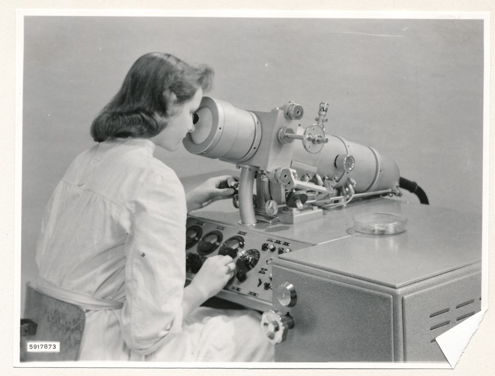 Klein Elektronenmikroskop KEM1, Bild 26; Foto, 27. Januar 1959 (www.industriesalon.de CC BY-NC-SA)