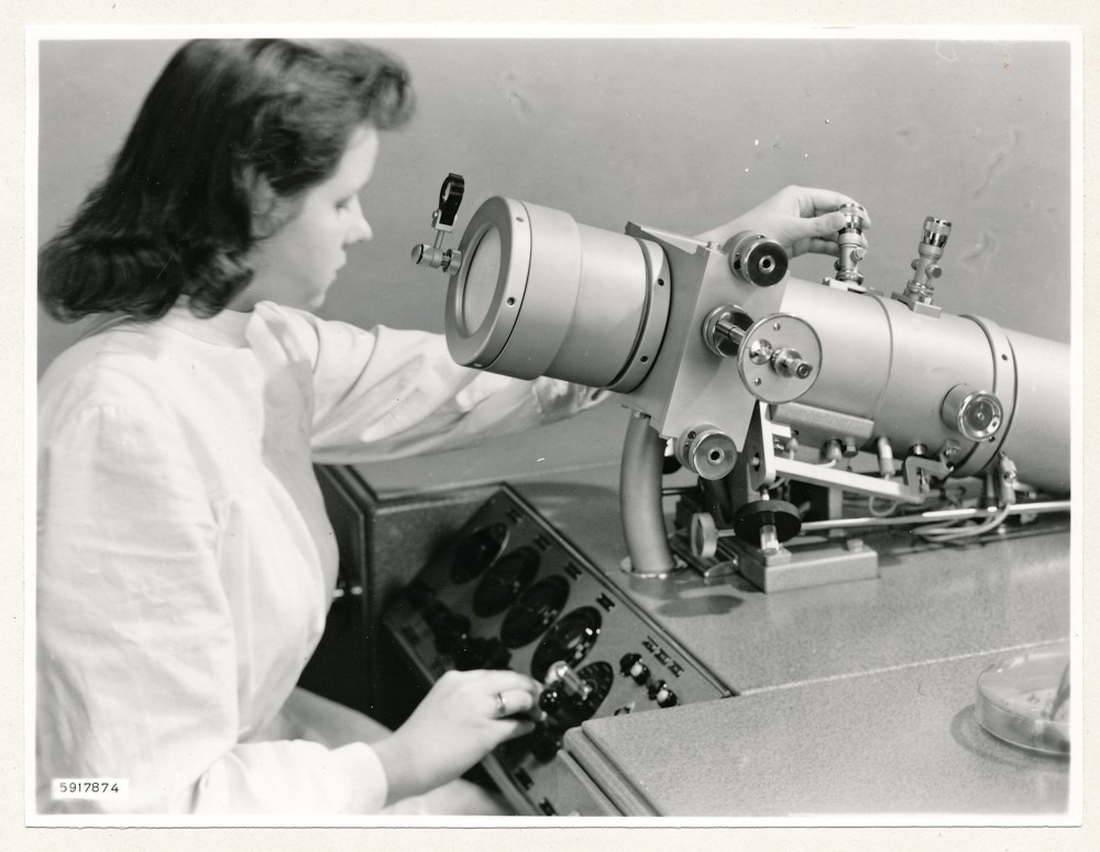 Klein Elektronenmikroskop KEM1, Bild 27; Foto, 27. Januar 1959 (www.industriesalon.de CC BY-NC-SA)