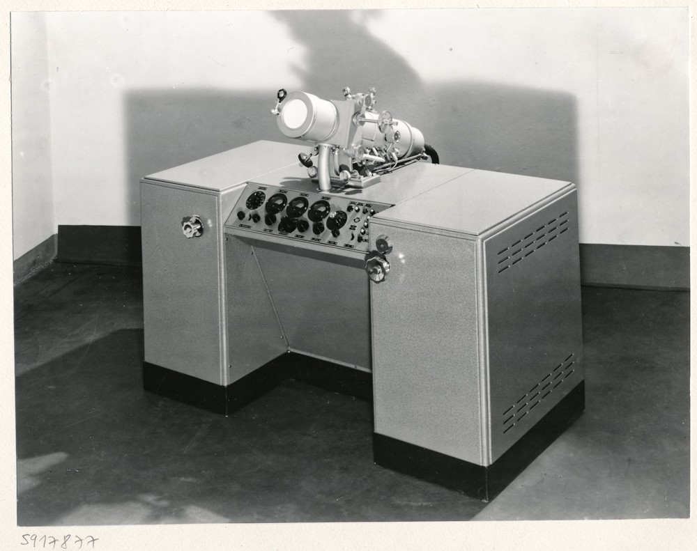 Klein Elektronenmikroskop KEM1, Bild 30; Foto, 27. Januar 1959 (www.industriesalon.de CC BY-SA)