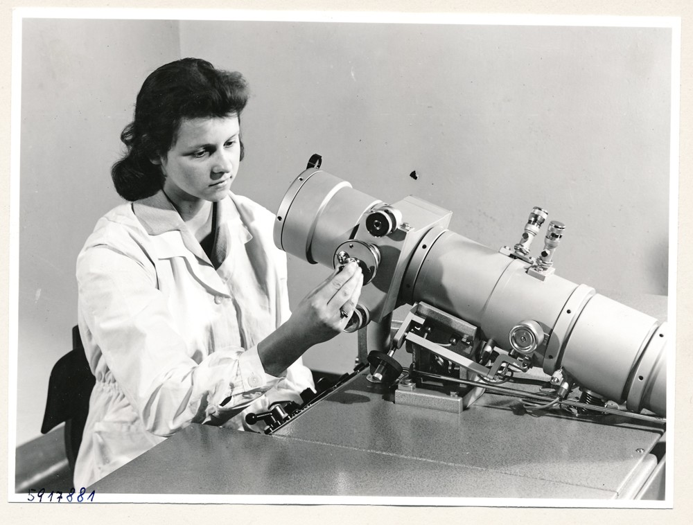 Klein Elektronenmikroskop KEM1, Bild 32; Foto, 27. Januar 1959 (www.industriesalon.de CC BY-NC-SA)