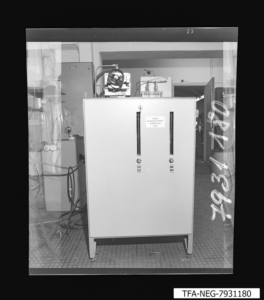 nicht näher bezeichnete Apparatur, Bild 1; Foto, März 1979 (www.industriesalon.de CC BY-SA)