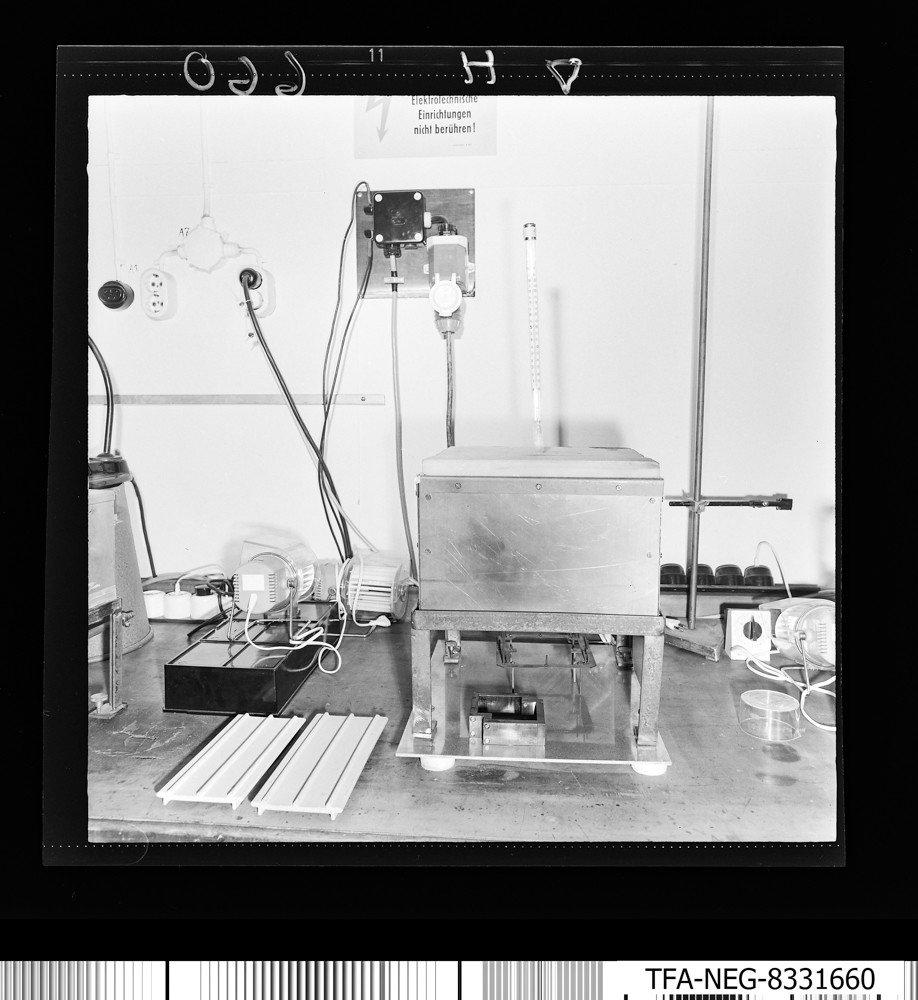 Paf techn. Herstellung, Apparaturen; Foto, 28. November 1983 (www.industriesalon.de CC BY-SA)