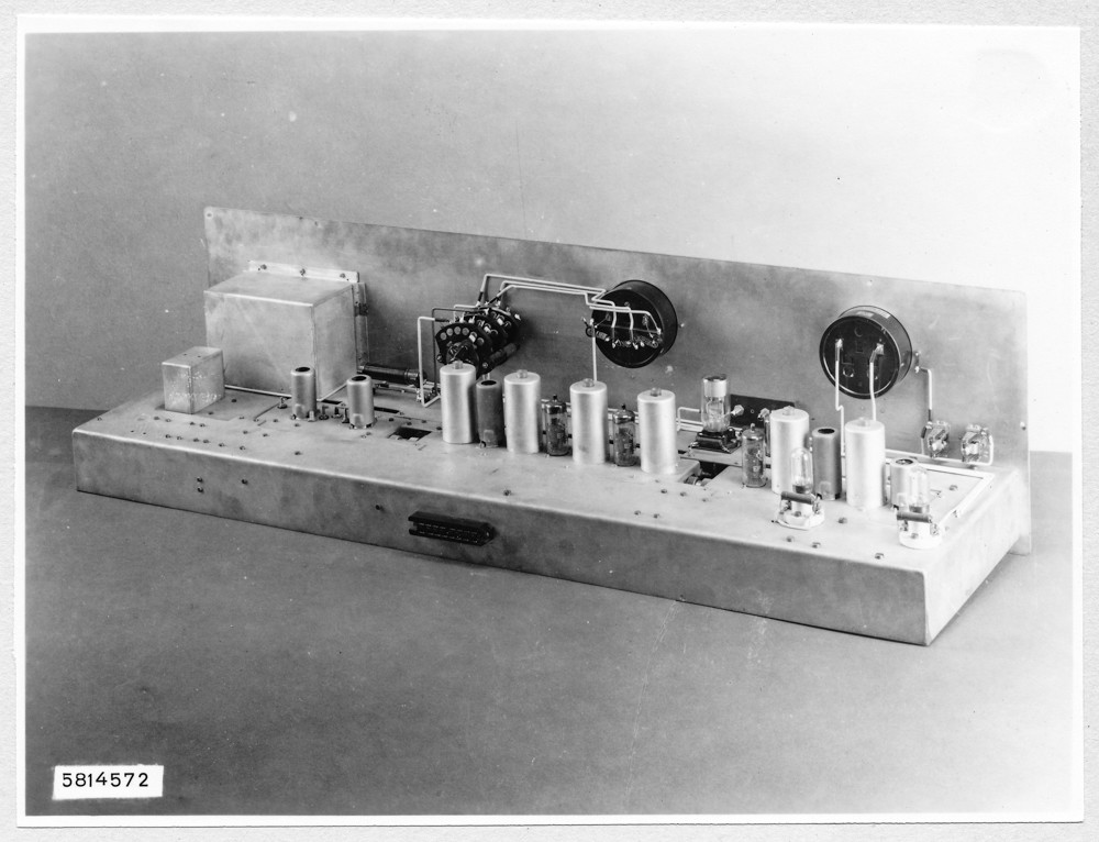 Rauschwiederstandsmeßgerät; Foto, Januar 1958 (www.industriesalon.de CC BY-SA)
