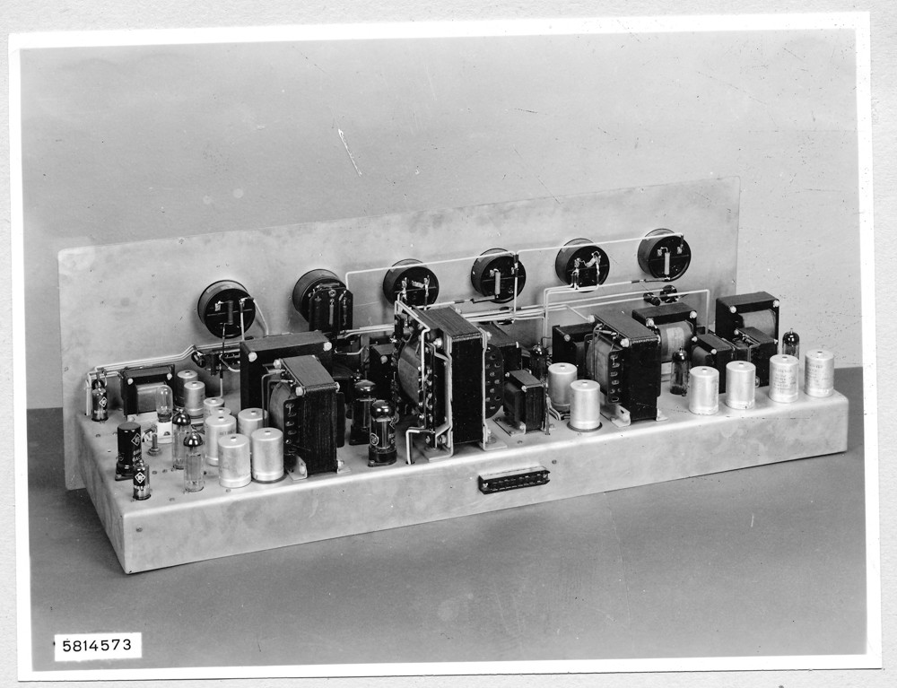 Rauschwiederstandsmeßgerät; Foto, Januar 1958 (www.industriesalon.de CC BY-SA)