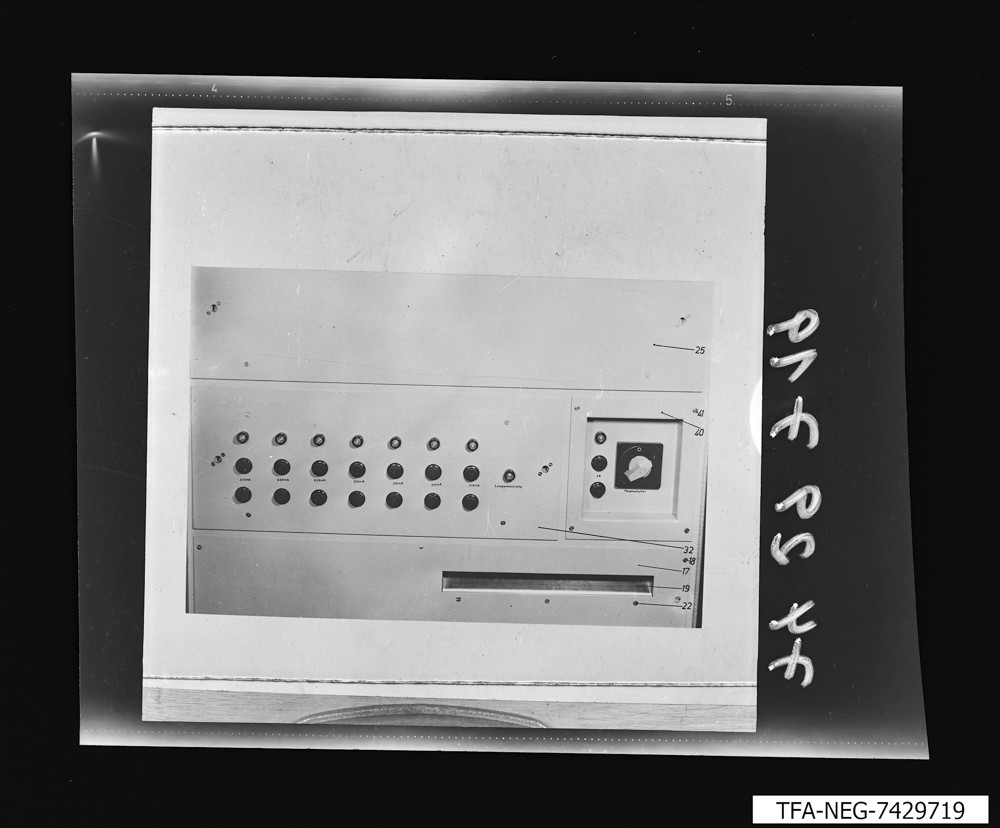 Repro: Diffusions-Profil-Messplatz, Bild 8; Foto, Juli 1974 (www.industriesalon.de CC BY-SA)