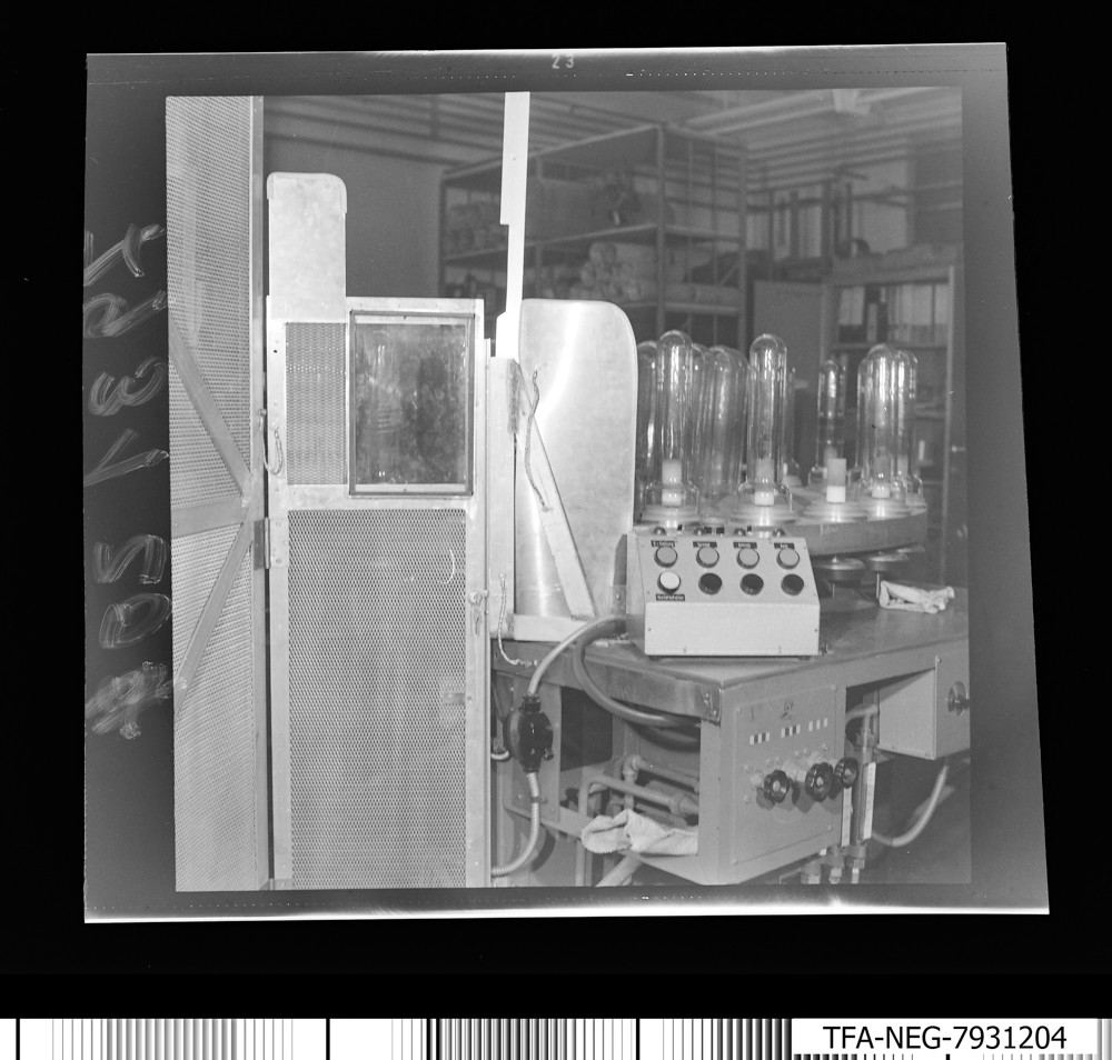 RS-Maschine mit Glaskolben; Foto, 20. Juli 1979 (www.industriesalon.de CC BY-SA)
