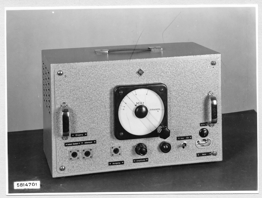 Schärfenprüfgerät; Foto, Januar 1958 (www.industriesalon.de CC BY-SA)