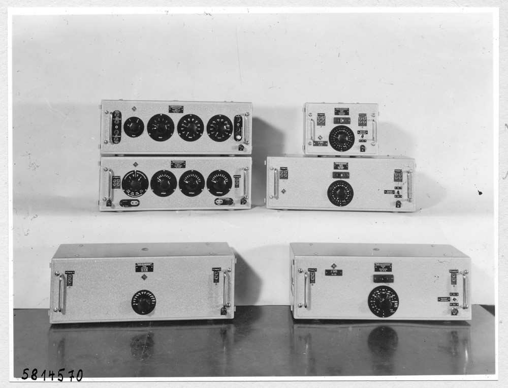 Sechs Geräte: ELG5, TZF 1/3, ELG2, TZF 1/1, TP1, BP1; Foto, Januar 1958 (www.industriesalon.de CC BY-SA)
