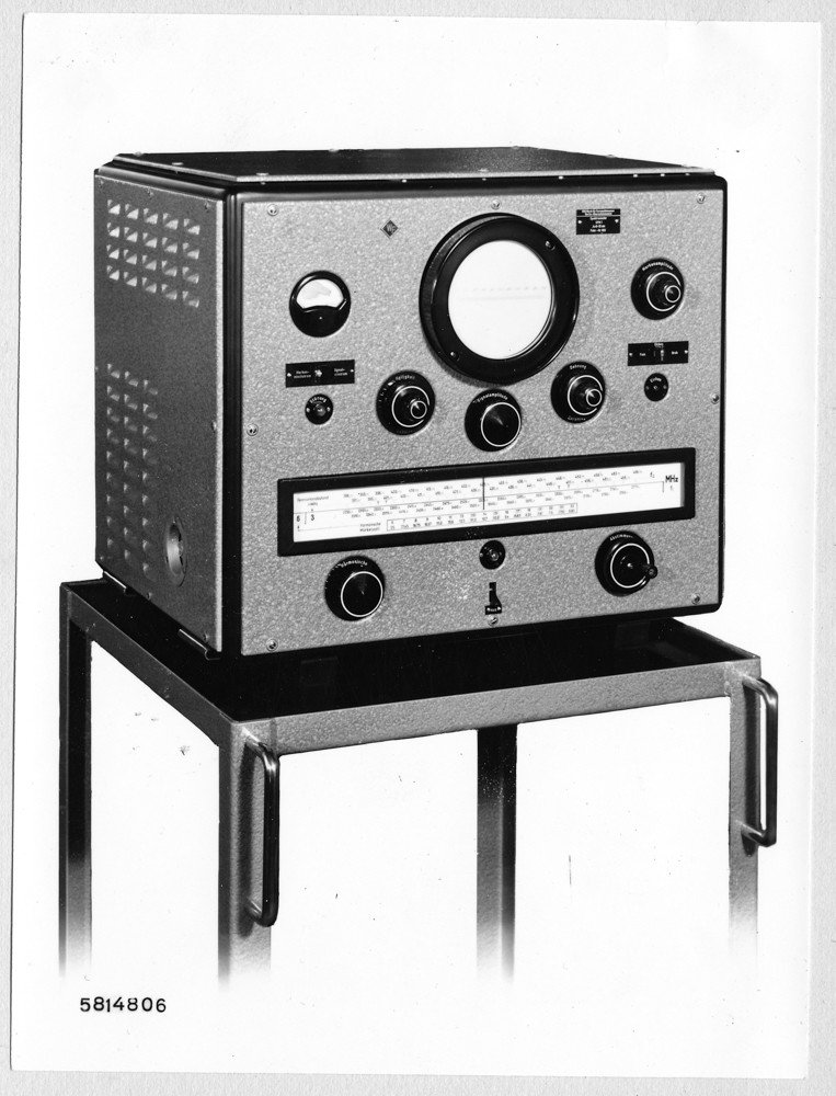 Spektrometer SPM1, Bild 2; Foto, März 1958 (www.industriesalon.de CC BY-SA)