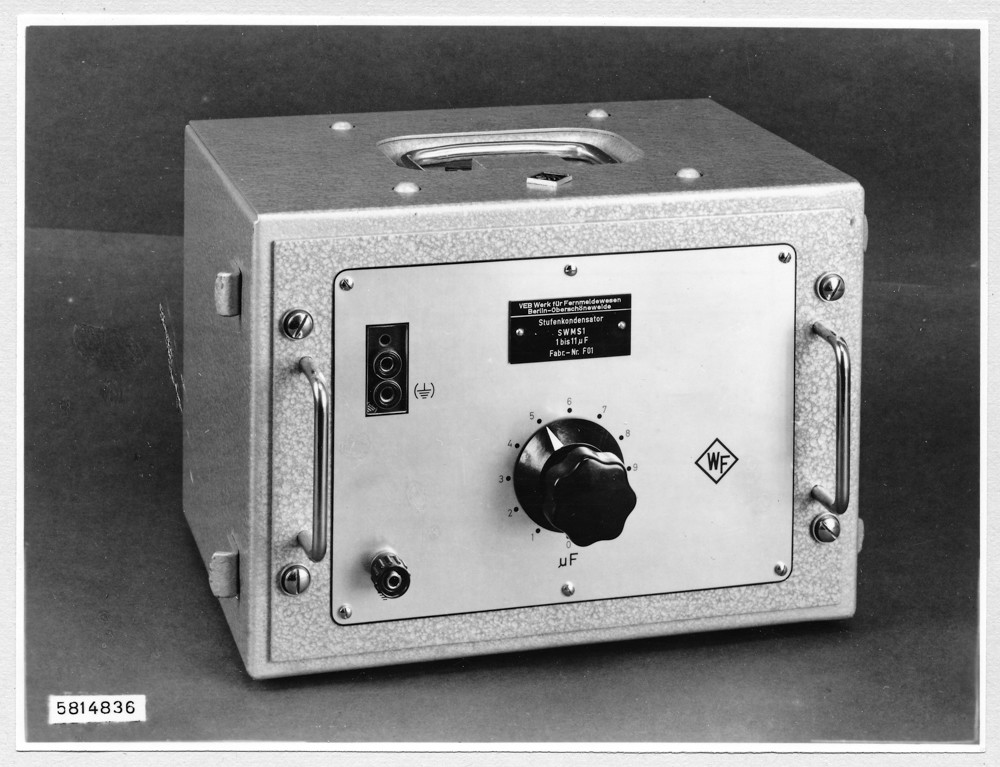 Stufenkondensator SWMS1 von vorne; Foto, März 1958 (www.industriesalon.de CC BY-SA)