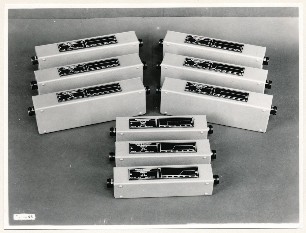 Tiefpaß-Filter TP4, TP5, TP6, TP7, TP8, TP9, TP10, TP11, TP12 (20 MHz - 300 MHz); Foto, 10. Juni 1959 (www.industriesalon.de CC BY-SA)