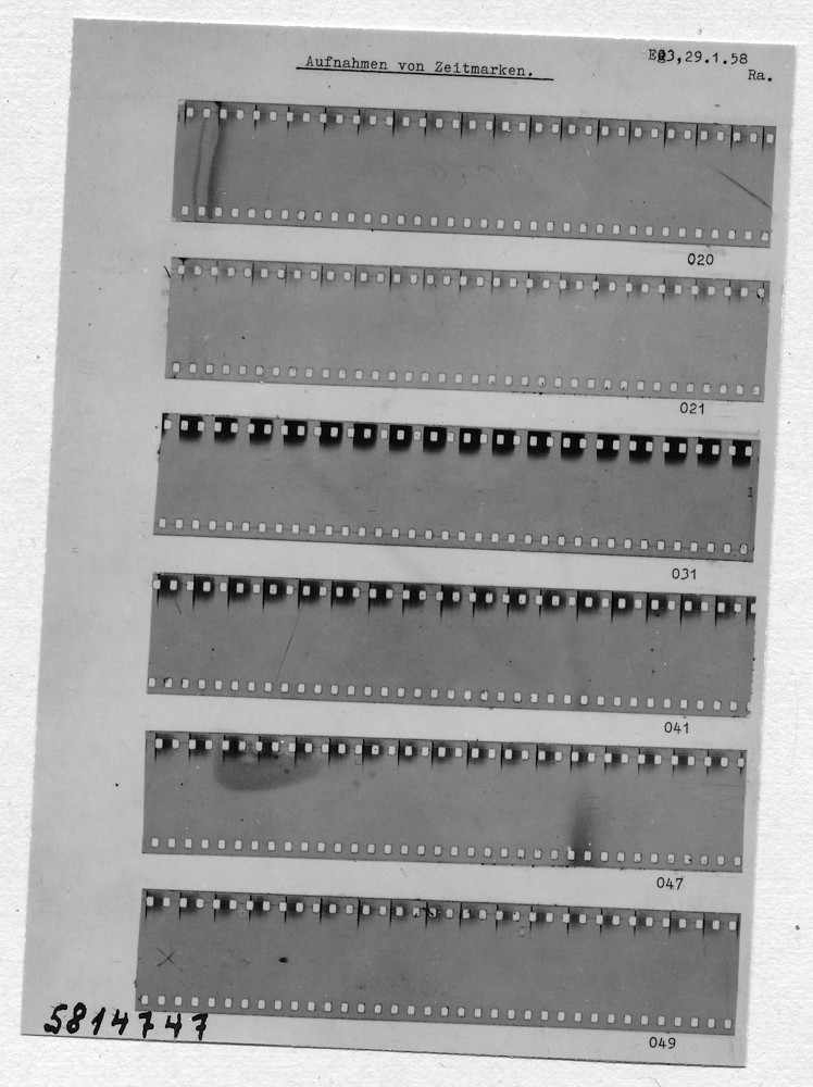 Zeitmarken der Fernschreibmaschine; Foto, Februar 1958 (www.industriesalon.de CC BY-SA)