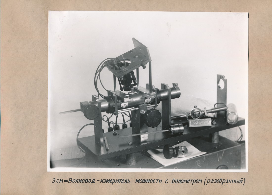 3 cm-Wellen-Messapparat für Leistungsmessung mit Bolometer zerlegt, Fotoalbum Produkte LKVO 1946 (www.industriesalon.de CC BY-SA)