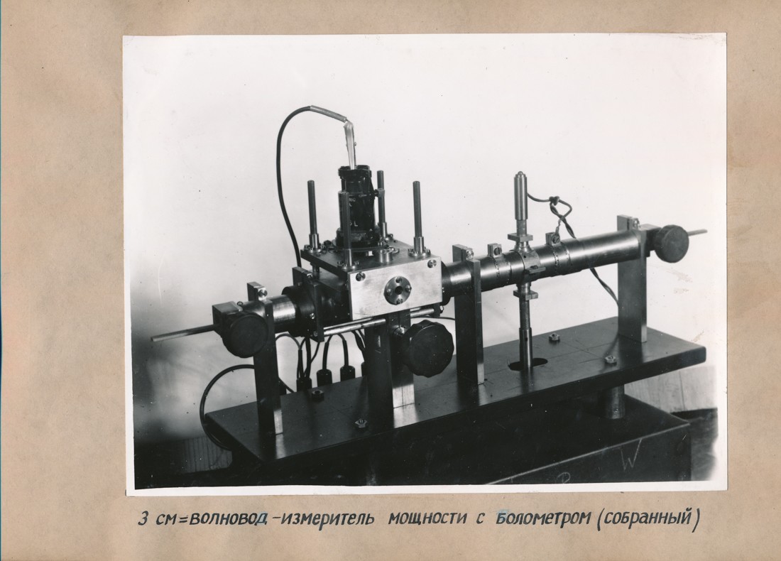 3 cm-Wellen-Messapparat für Leistungsmessung mit Bolometer zusammengebaut, Fotoalbum Produkte LKVO 1946 (www.industriesalon.de CC BY-SA)