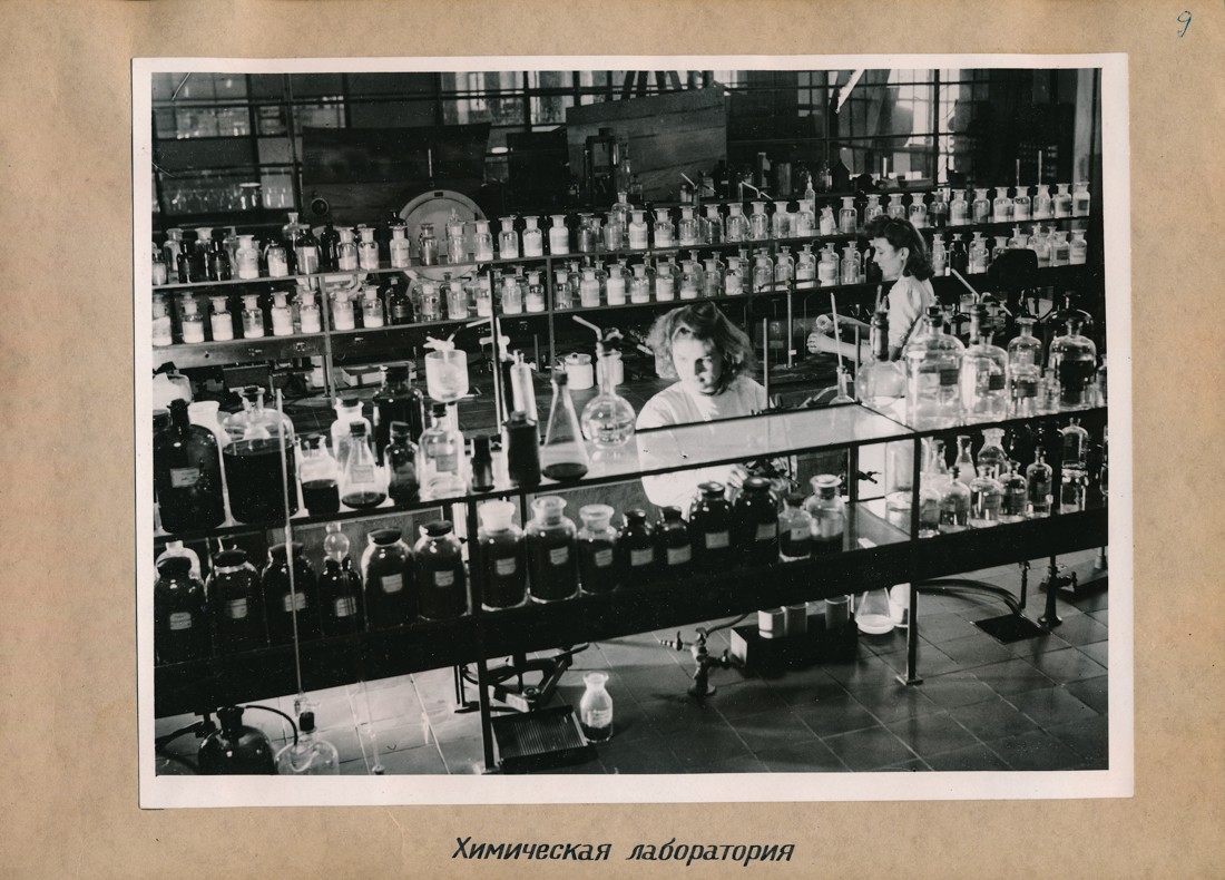 Chemisches Laboratorium, Fotoalbum Labor, Konstruktions- und Versuchswerk Oberspree, 1946 (www.industriesalon.de CC BY-SA)