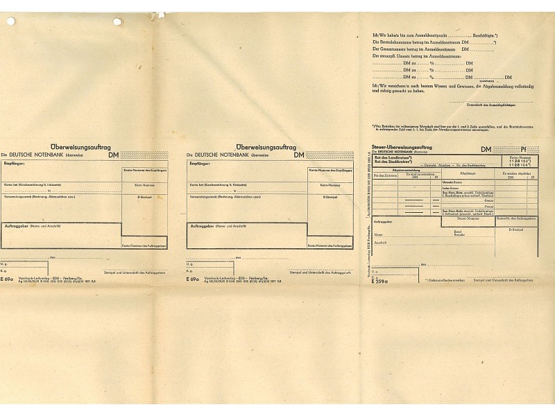 DM-Auszahlung Sparkasse; Foto, 1956 (www.industriesalon.de CC BY-SA)