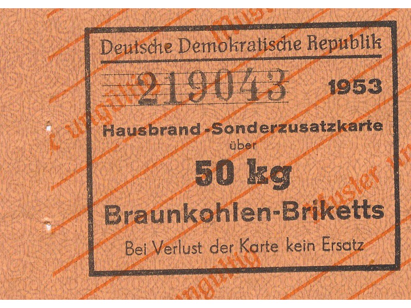 Druckmuster Hausbrand-Zusatzkarte Braunkohlebriketts; Foto, 1955 (www.industriesalon.de CC BY-SA)