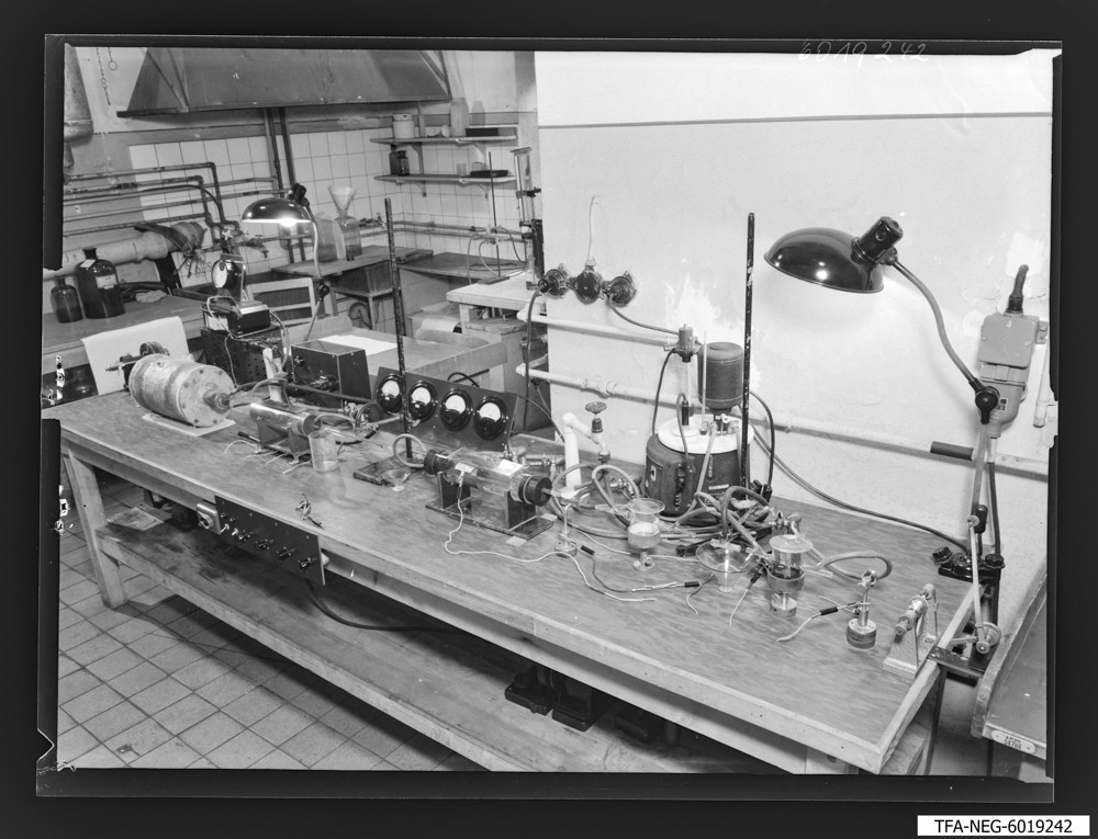 Findbucheintrag: Apparatur zur galvanischen Vergoldung; Foto, 11. Mai 1960 (www.industriesalon.de CC BY-SA)