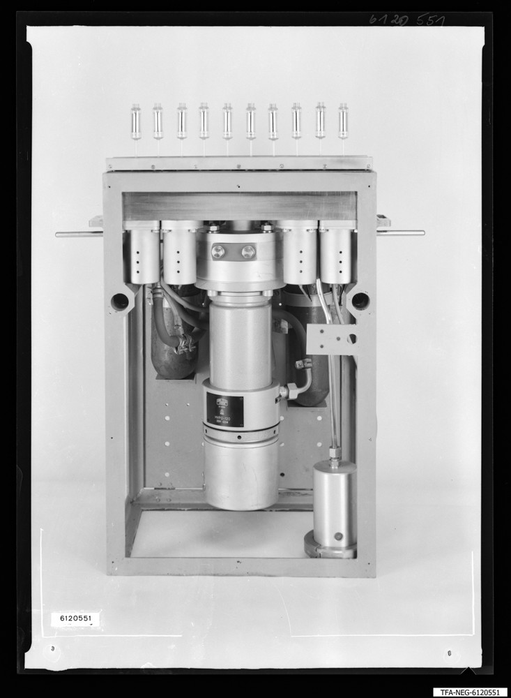 Findbucheintrag: Automatische Pumpanlagen, Einschub Bild 1; Foto, Oktober 1961 (www.industriesalon.de CC BY-SA)