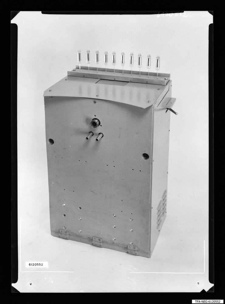 Findbucheintrag: Automatische Pumpanlagen, Einschub Bild 2; Foto, Oktober 1961 (www.industriesalon.de CC BY-SA)