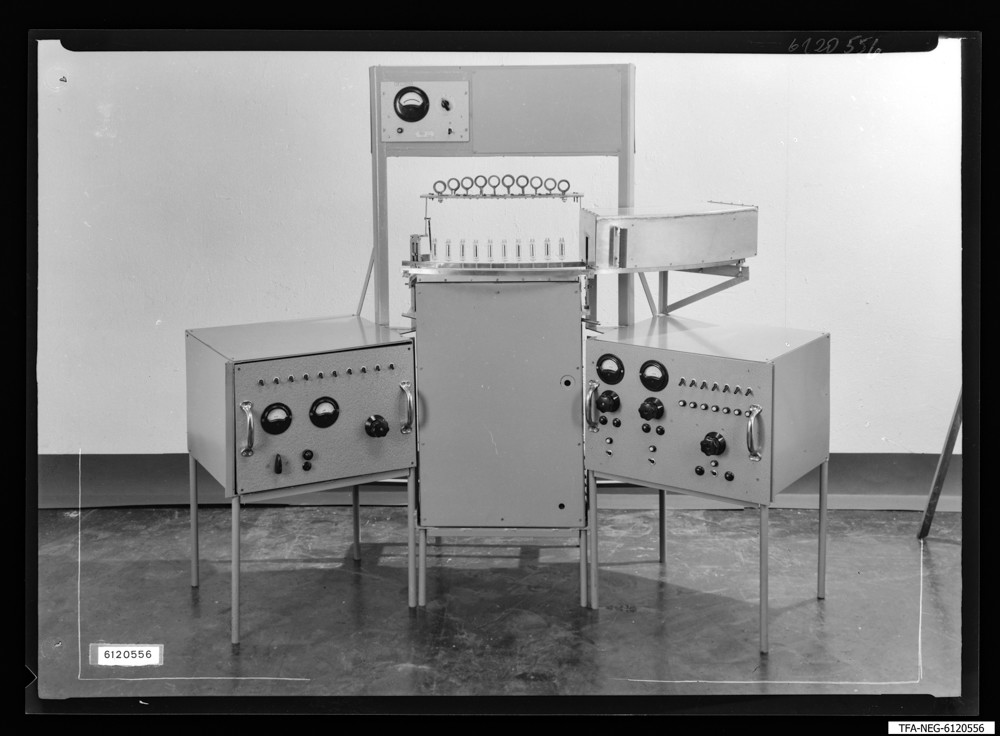 Findbucheintrag: Automatische Pumpanlagen, Gesamtansicht; Foto, Oktober 1961 (www.industriesalon.de CC BY-SA)