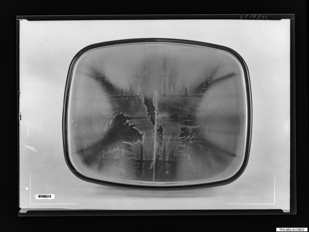 Findbucheintrag: Beschädigte Bildröhre, Bild 1; Foto, 20. Januar 1961 (www.industriesalon.de CC BY-SA)