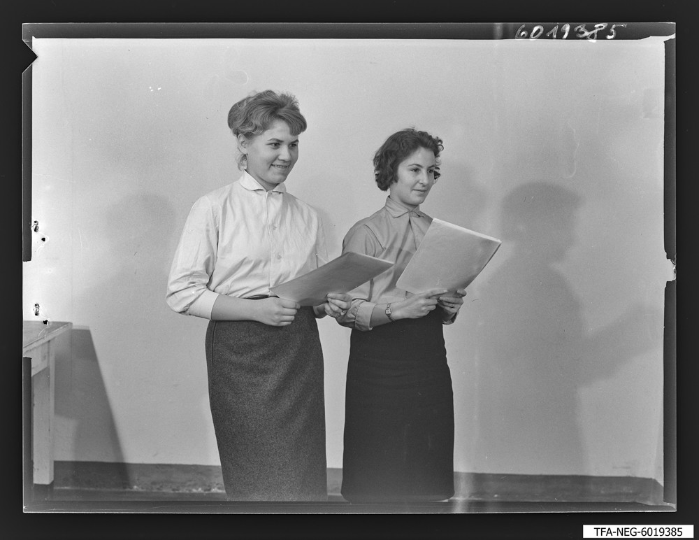 Findbucheintrag: Brigade Hensel, Aufbau, " Frauen ohne Arbeitskittel; Foto, Juli 1960 (www.industriesalon.de CC BY-NC-SA)