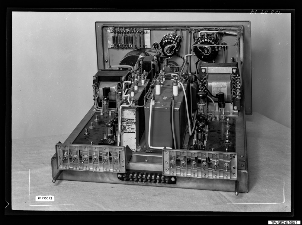 Findbucheintrag: Einschub enes nicht näher bezeichneten Geräts, Bild 8; Foto, 17. März 1961 (www.industriesalon.de CC BY-SA)