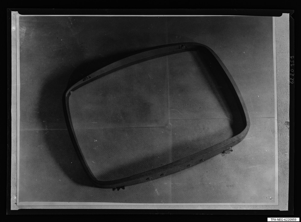 Findbucheintrag: Farbbildröhre B4364C, zusammengeschweißter Maskenrahmen; Foto, Februar 1962 (www.industriesalon.de CC BY-SA)