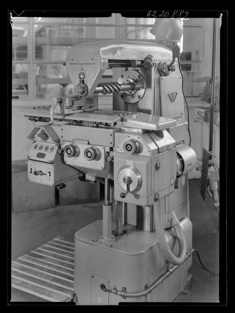 Findbucheintrag: Fräsmaschine; Foto, 2. Februar 1962 (www.industriesalon.de CC BY-SA)