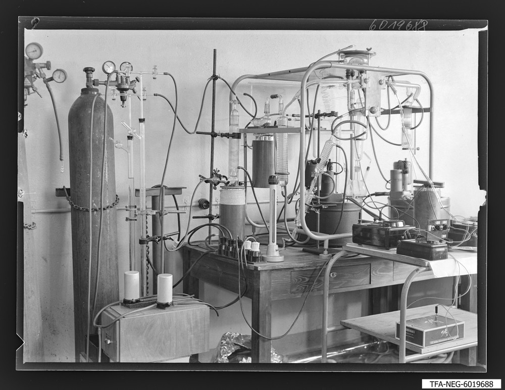 Findbucheintrag: Gasapparatur; Foto, 10. Dezember 1960 (www.industriesalon.de CC BY-SA)