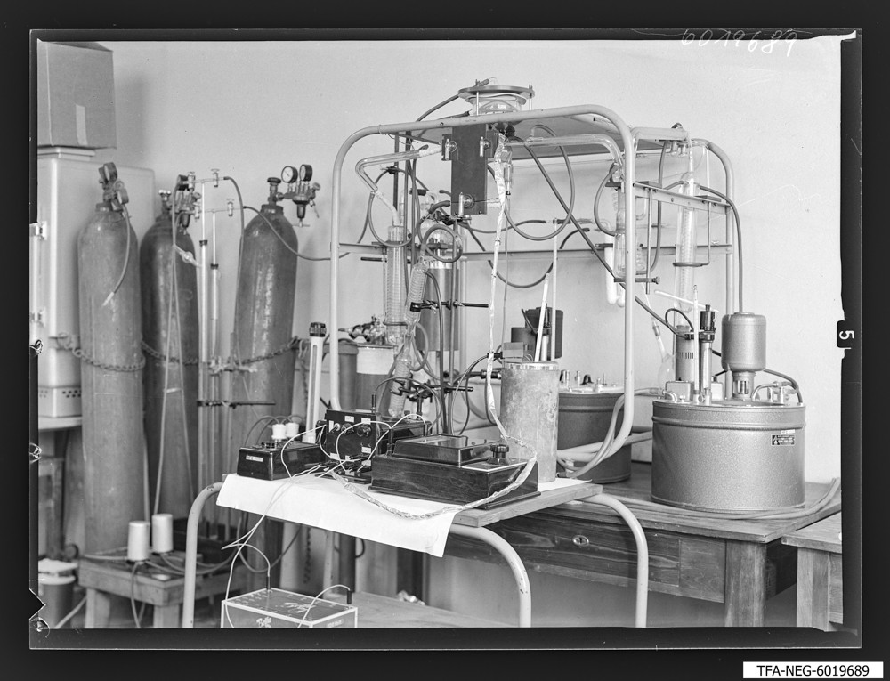Findbucheintrag: Gasapparatur; Foto, 10. Dezember 1960 (www.industriesalon.de CC BY-SA)