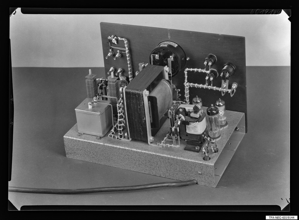 Findbucheintrag: Gerät zum Messen des Phasenausschnittes, Bild 2; Foto, 14. März 1960 (www.industriesalon.de CC BY-SA)