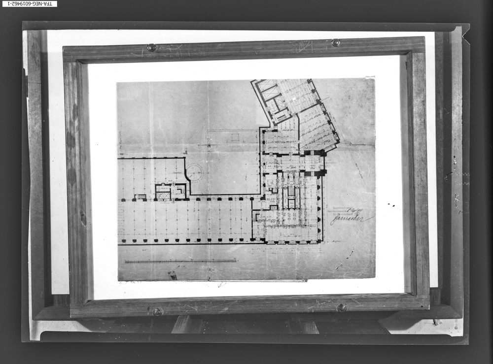 Findbucheintrag: Grundriss WF Keller, mit Rotstift markiert: gesperrt, nur über Bauabteilung; Foto, 27. August 1960 (www.industriesalon.de CC BY-SA)