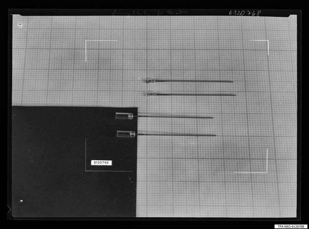 Findbucheintrag: Halbleiter- Einzelteile für Diode; Foto, Dezember 1961 (www.industriesalon.de CC BY-SA)