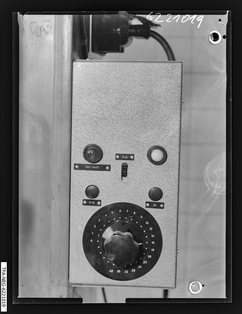 Findbucheintrag: Haltezeit-Regelgerät; Foto, März 1962 (www.industriesalon.de CC BY-SA)
