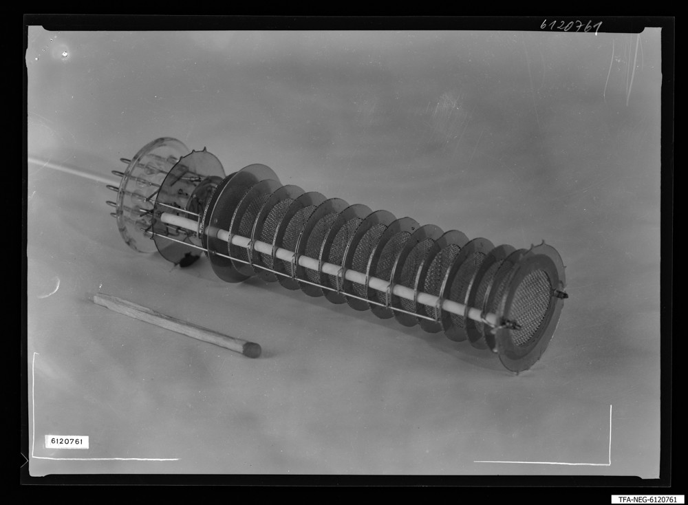 Findbucheintrag: HF-Massenspektrometer "B", Bild 4; Foto, Dezember 1961 (www.industriesalon.de CC BY-SA)