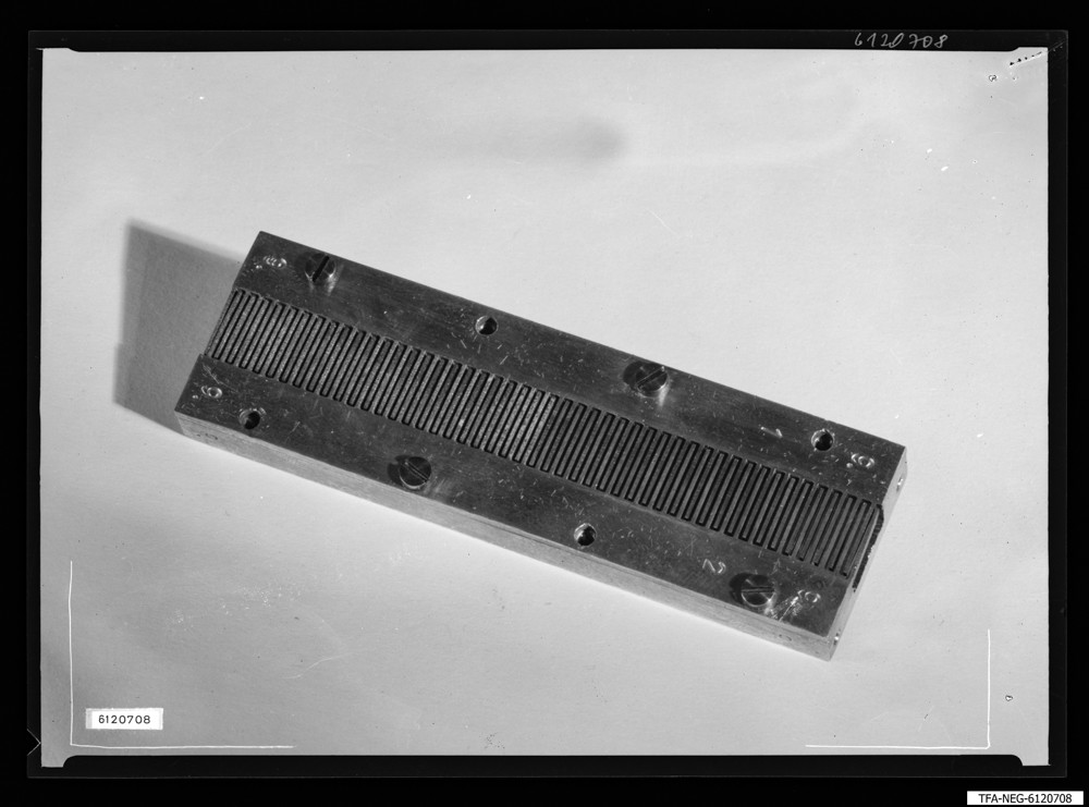 Findbucheintrag: Höchstfrequenzröhren Kamm RW04; Foto, Dezember 1961 (www.industriesalon.de CC BY-SA)