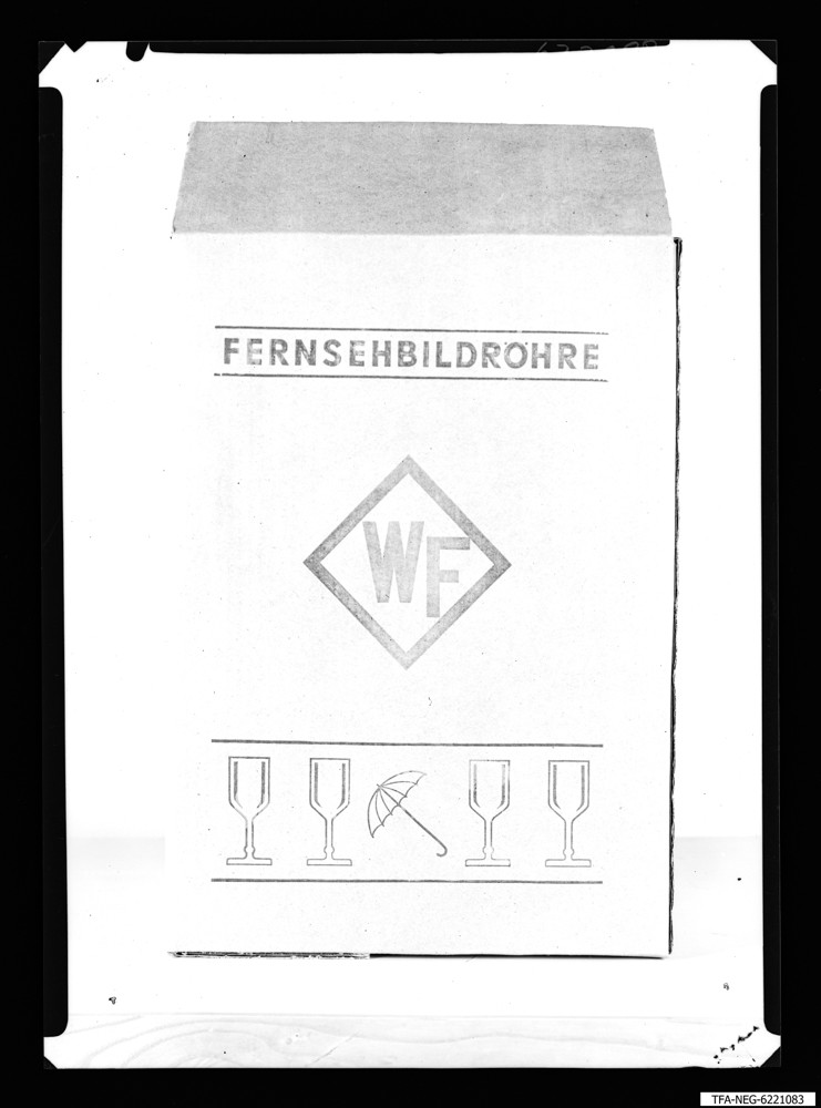 Findbucheintrag: Karton-Bildröhre-Verpackung geschlossen; Foto, Mai 1962 (www.industriesalon.de CC BY-SA)