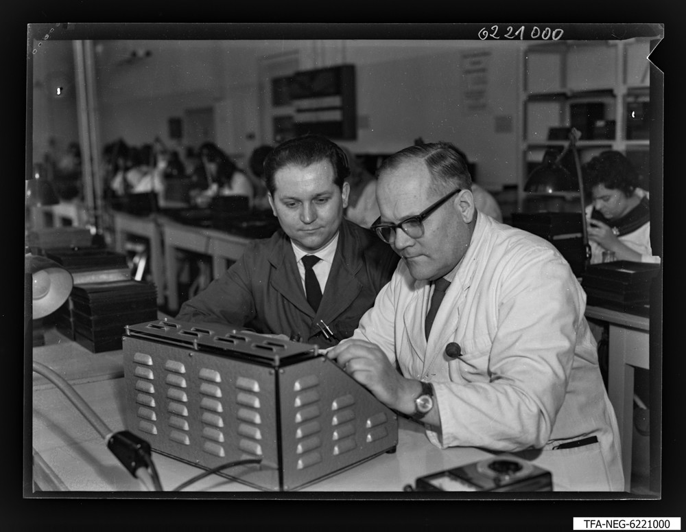 Findbucheintrag: Kollegen Schulz und Beier, Foto 1962 (www.industriesalon.de CC BY-NC-SA)