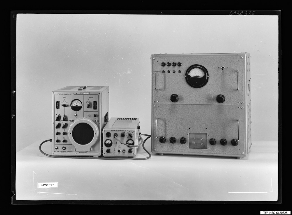 Findbucheintrag: Messanlage mit Impuls-Oszillograf, Bild 1; Foto, 30. Juni 1961 (www.industriesalon.de CC BY-SA)