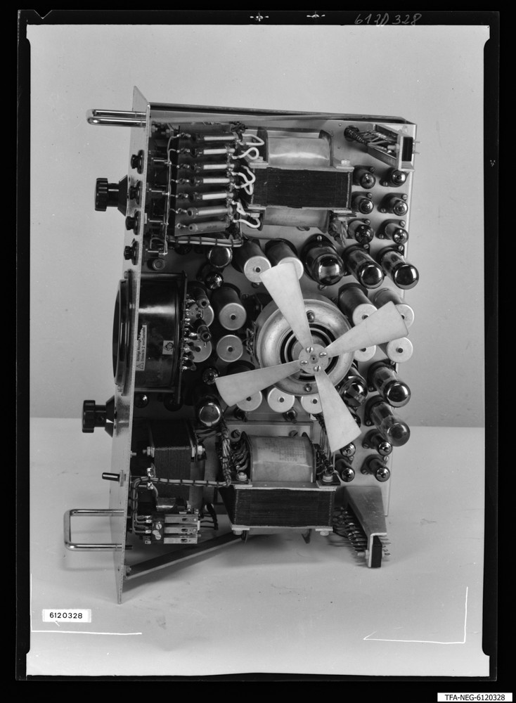 Findbucheintrag: Messanlage mit Impuls-Oszillograf, Bild 4; Foto, 30. Juni 1961 (www.industriesalon.de CC BY-SA)