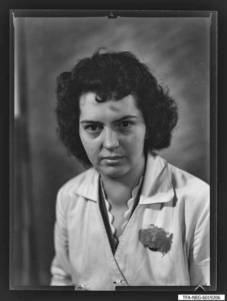 Findbucheintrag: Portrait Frau ben Ahmed, Foto 1960 (www.industriesalon.de CC BY-NC-SA)