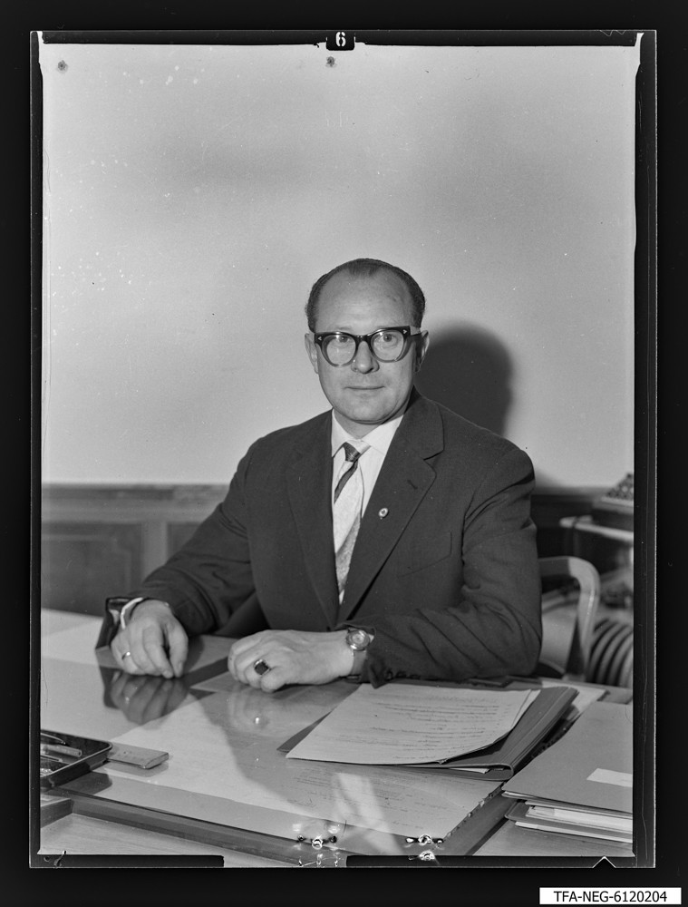 Portrait Werksdirektor Dunkel, Foto, 18. Mai 1961 (www.industriesalon.de CC BY-NC-SA)