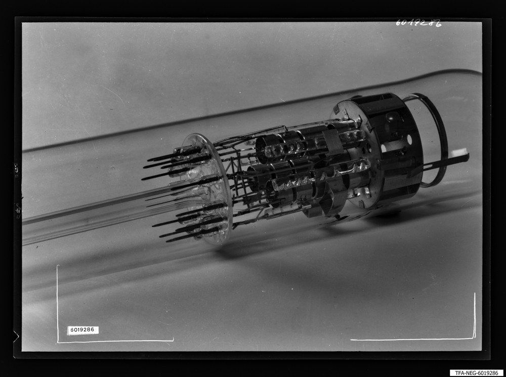 Findbucheintrag: Preßsteller mit Pumpstutzen; Foto, 13. Mai 1960 (www.industriesalon.de CC BY-SA)