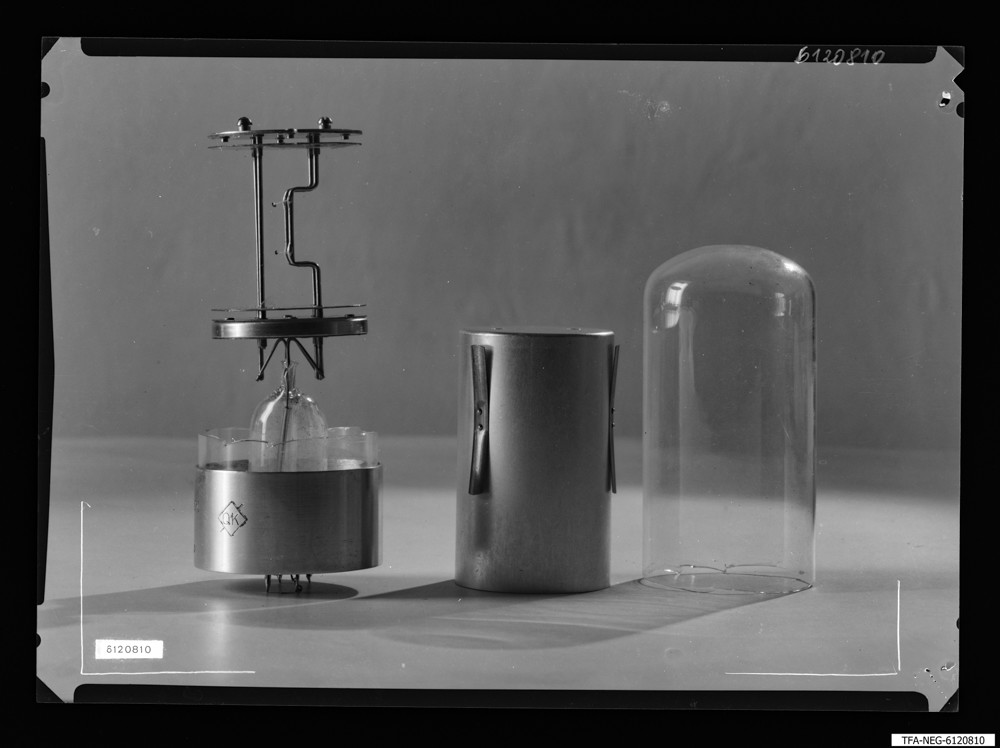 Findbucheintrag: Quarz 100 KHz F? Quarzkeramik, Bild 2; Foto, Dezember 1961 (www.industriesalon.de CC BY-SA)